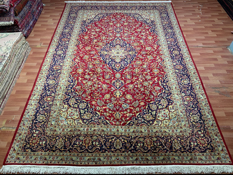 9'6" × 13'10" Handgeknoopt Perzisch wollen tapijt – Rood veld met marineblauwe & ivoorkleurige bloemenrand