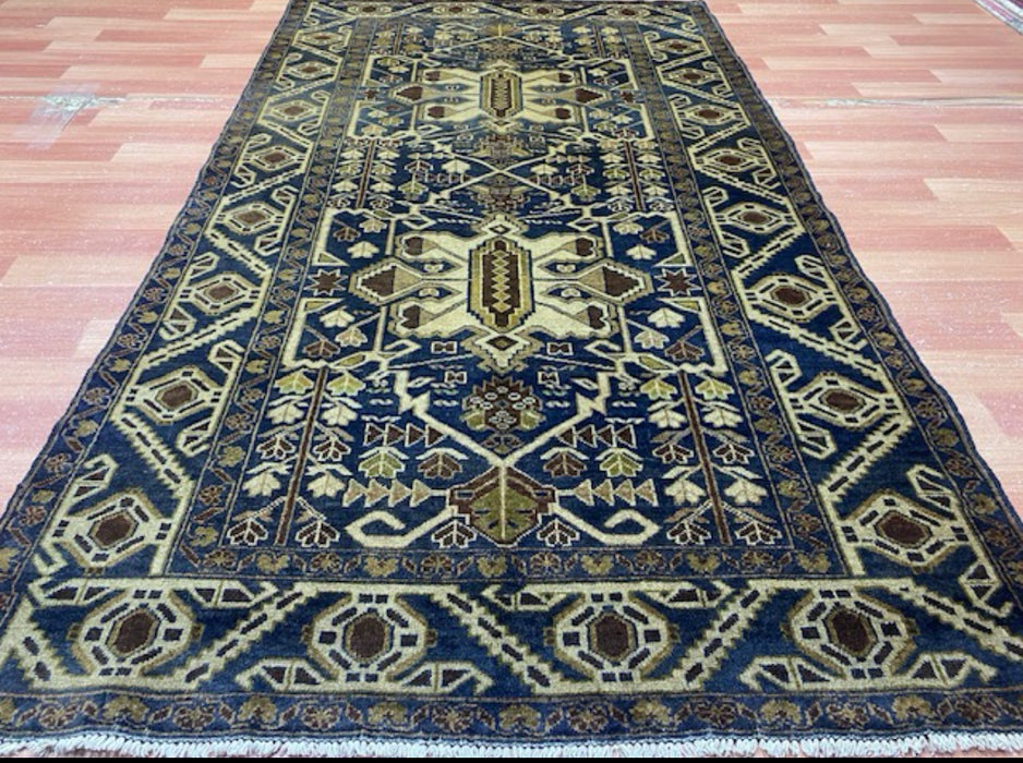 114 cm x 203 cm Handgeknoopt tribaal wollen vloerkleed – marineblauw & beige geometrisch patroon