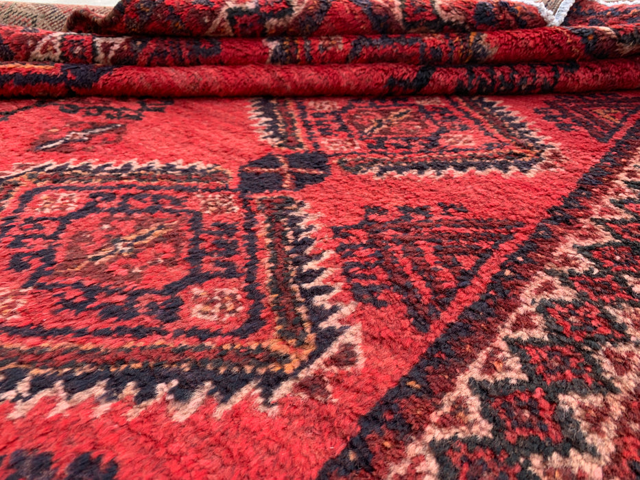 8'1 x 4'11 Handgeknoopt Perzisch wollen vloerkleed in rood, zwart & ivoor met tribaal geometrisch ruitpatroon | KBHM-1046