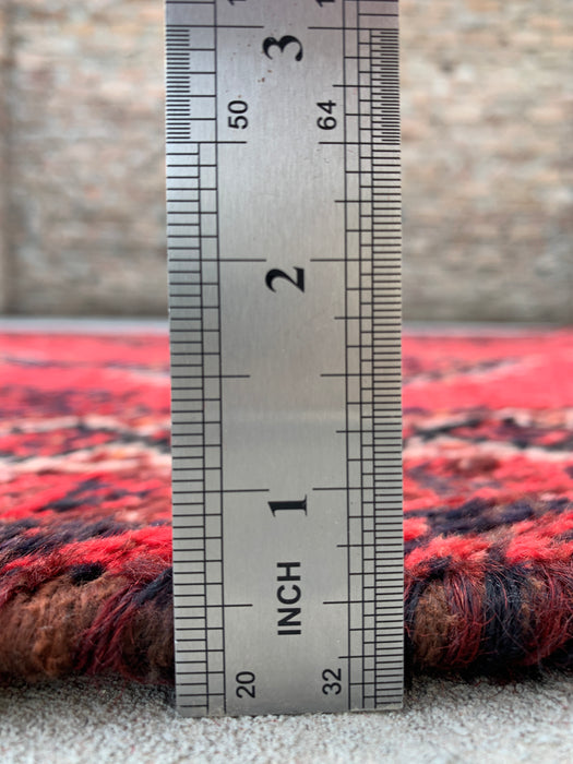 8'1 x 4'11 Handgeknoopt Perzisch wollen vloerkleed in rood, zwart & ivoor met tribaal geometrisch ruitpatroon | KBHM-1046