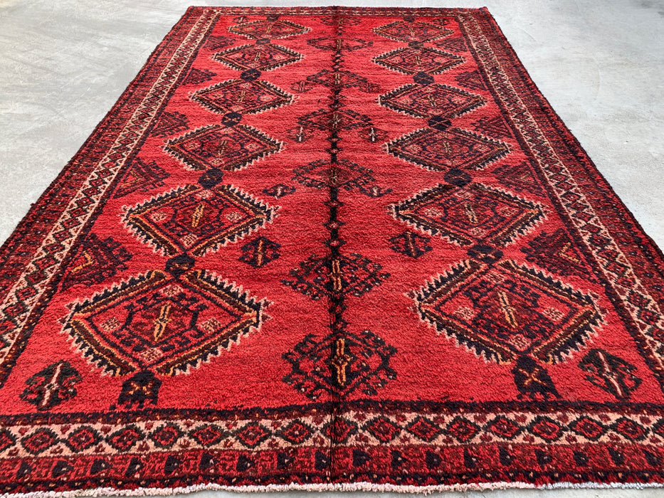 8'1 x 4'11 Handgeknoopt Perzisch wollen vloerkleed in rood, zwart & ivoor met tribaal geometrisch ruitpatroon | KBHM-1046
