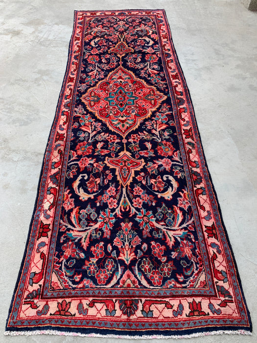 11'9 x 3'9 handgeknoopt Perzisch wollen loperkleed in marineblauw, roze & ivoor met traditioneel bloemenmedaillonontwerp | KBHM-1049