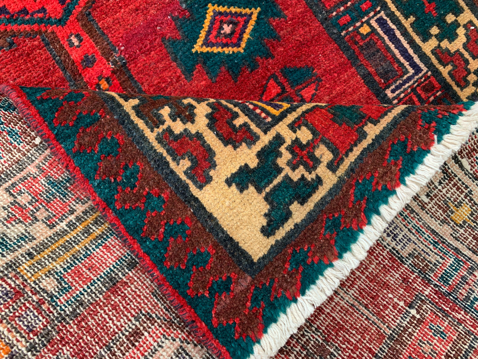 7'8 x 3'1 Handgeknoopt Perzisch wollen loperkleed in rood, marineblauw & ivoor met tribaal geometrisch medaillonontwerp | KBHM-1051