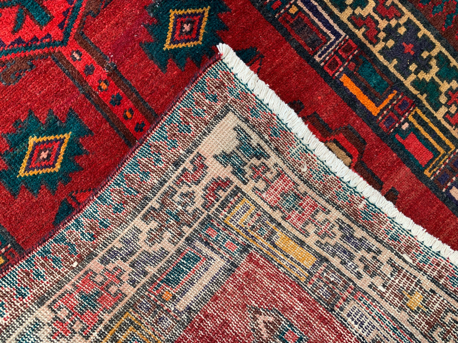 7'8 x 3'1 Handgeknoopt Perzisch wollen loperkleed in rood, marineblauw & ivoor met tribaal geometrisch medaillonontwerp | KBHM-1051