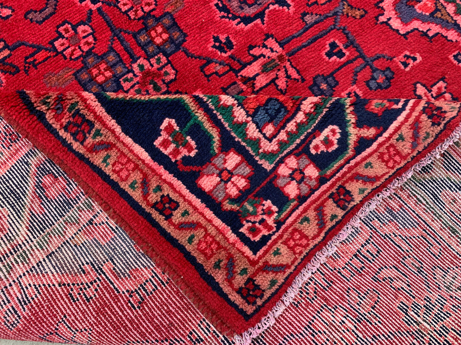 9'2 x 3'5 handgeknoopt Perzisch wollen loperkleed in rood, marineblauw & roze met traditioneel bloemenmedaillonontwerp | KBHM-1054