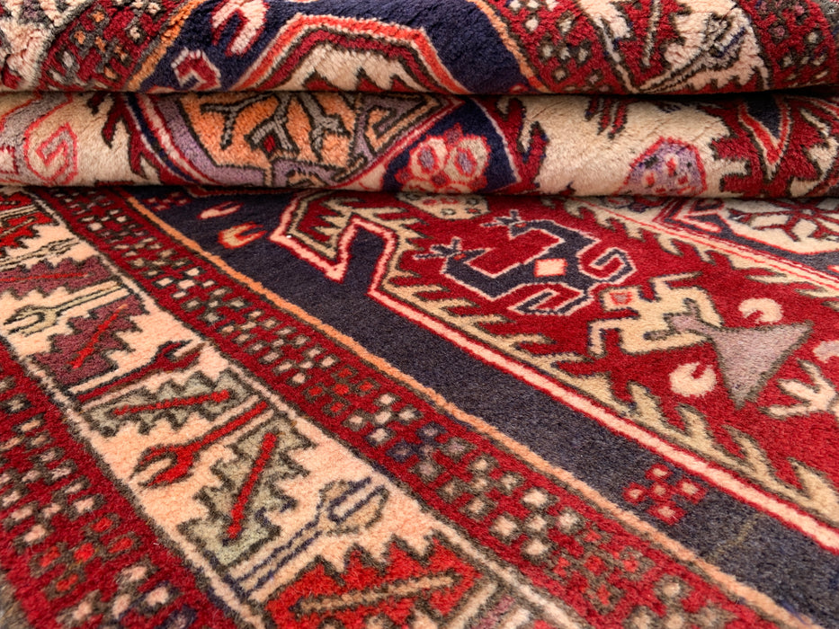 10'4 x 3'9 handgeknoopt Perzisch wollen loperkleed in rood, marineblauw en ivoor met tribaal geometrisch design | KBHM-1055