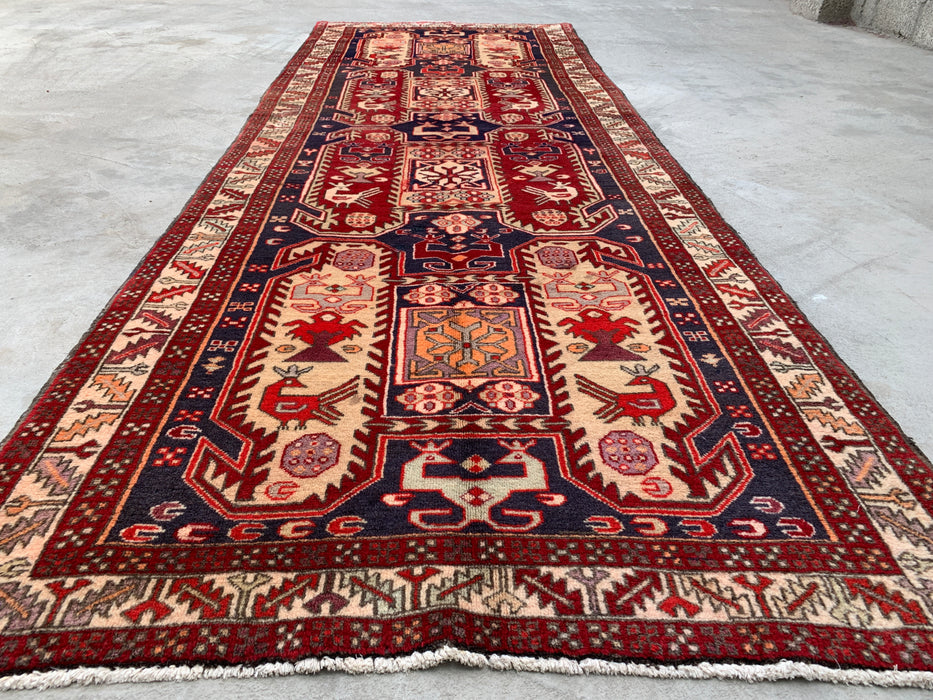 10'4 x 3'9 handgeknoopt Perzisch wollen loperkleed in rood, marineblauw en ivoor met tribaal geometrisch design | KBHM-1055
