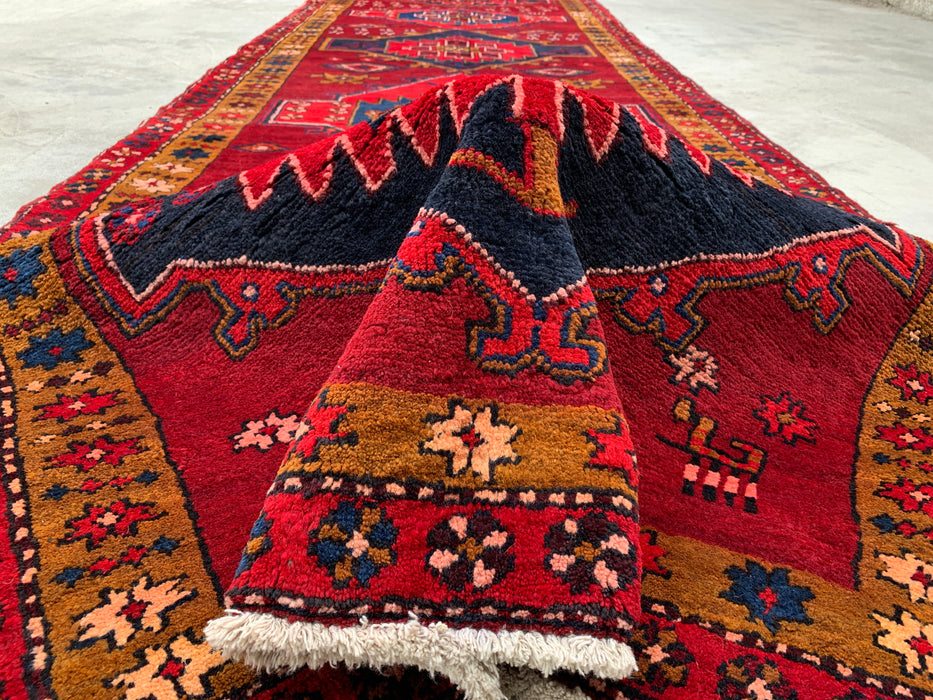 11'5 x 3'8 Handgeknoopt Perzisch wollen loperkleed in rood, marineblauw en goud met tribaal geometrisch medaillonontwerp | KBHM-1056