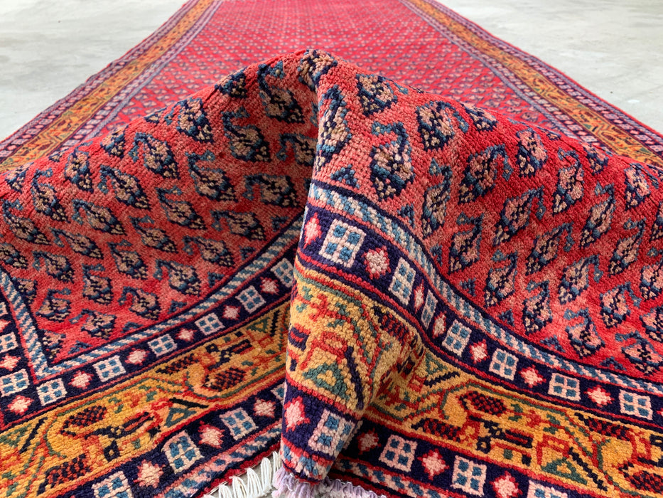 10'6 x 4'2 handgeknoopt Perzisch wollen loperkleed in rood, blauw & goud met all-over motief | KBHM-1063