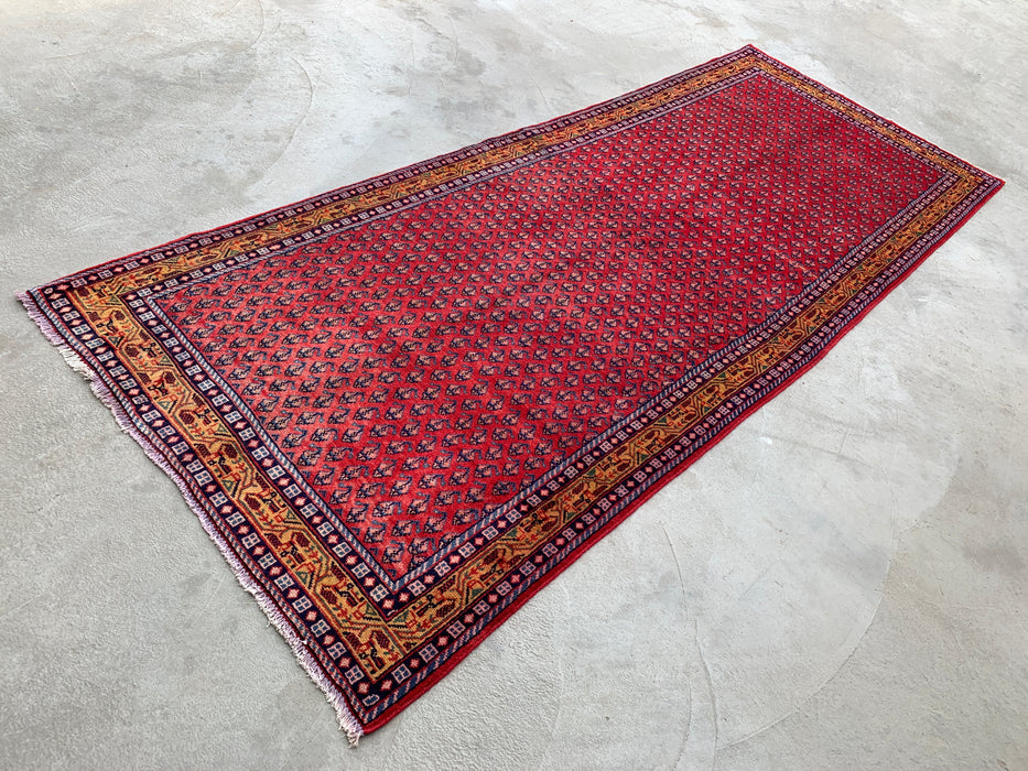 10'6 x 4'2 handgeknoopt Perzisch wollen loperkleed in rood, blauw & goud met all-over motief | KBHM-1063