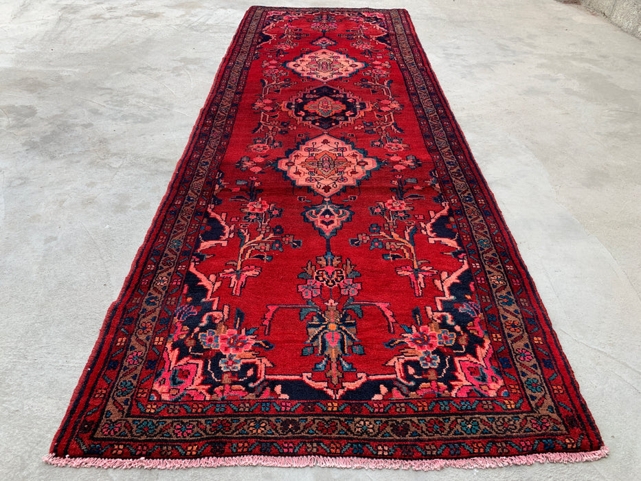 10'7 x 3'7 handgeknoopt Perzisch wollen loperkleed met traditioneel medaillonontwerp in rood, marineblauw en ivoor | KBHM-1067