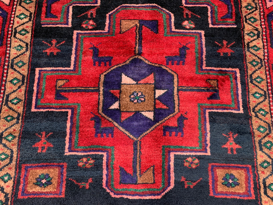 9'10 x 4'2 handgeknoopt Perzisch wollen loperkleed in rood, marineblauw & beige met tribaal geometrisch ontwerp | KBHM-1069