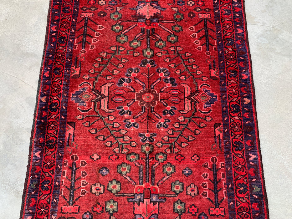 10'2 x 3'5 Handgeknoopt Perzisch wollen loperkleed in rood, marineblauw en roze met traditioneel bloemendesign | KBHM-1070