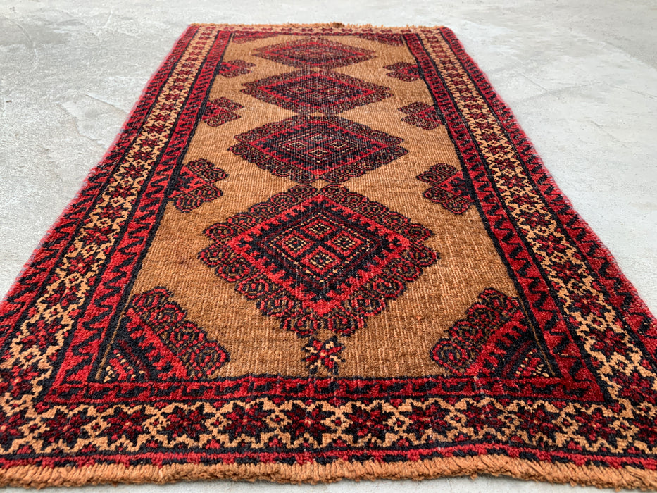 3'1 x 1'10 handgeknoopt Perzisch wollen tapijt in kameel, rood & zwart tribaal geometrisch design | KBHM-1072