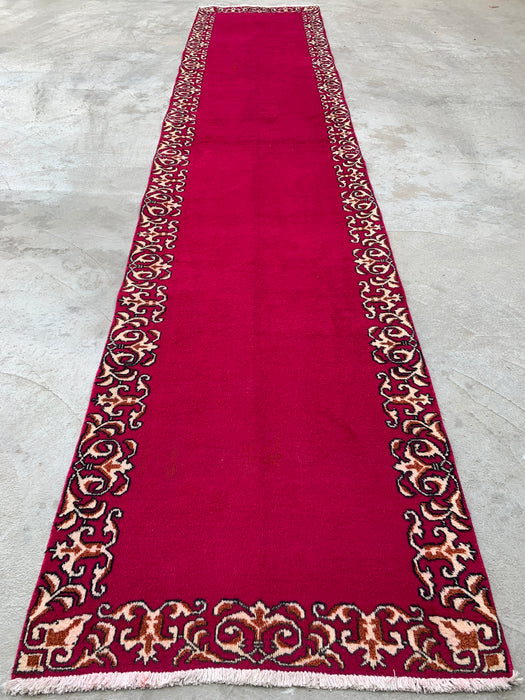 16'2 x 3'4 handgeknoopt Perzisch wollen loperkleed in fuchsia roze met ivoorkleurige sierrand | KBHM-1074