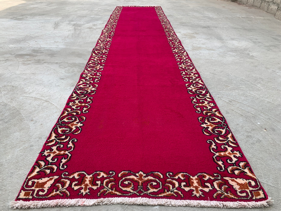 16'2 x 3'4 handgeknoopt Perzisch wollen loperkleed in fuchsia roze met ivoorkleurige sierrand | KBHM-1074