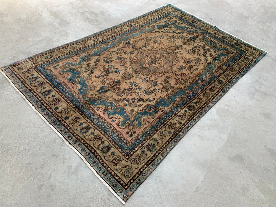 Handgemaakt Perzisch wollen vloerkleed 7x10 - Ivoor & Blauw traditioneel Perzisch vloerkleed met bloemenmedaillon - Exacte afmeting 10'2" x 6'6" - KBHM-1088