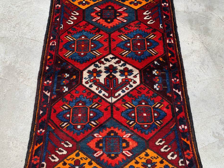 KBHM-1099 Handgeknoopt Perzisch wollen tapijt – 155 x 104 cm geometrisch tribaal tapijt in rood, blauw & ivoor