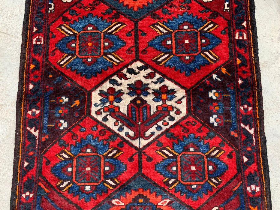 KBHM-1099 Handgeknoopt Perzisch wollen tapijt – 155 x 104 cm geometrisch tribaal tapijt in rood, blauw & ivoor
