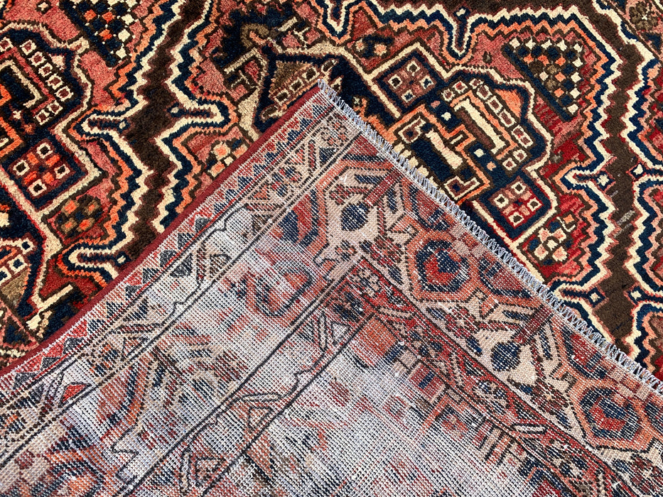10'5 x 5'1 handgeknoopt Perzisch wollen tapijt in rood, marineblauw, ivoor & roest met tribaal geometrisch medaillonontwerp | KBHM-1107