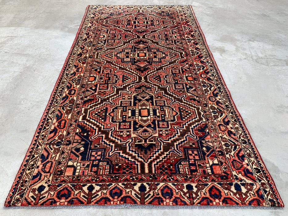 10'5 x 5'1 handgeknoopt Perzisch wollen tapijt in rood, marineblauw, ivoor & roest met tribaal geometrisch medaillonontwerp | KBHM-1107