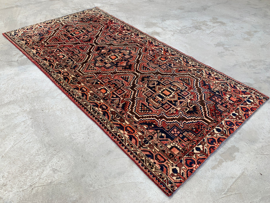 10'5 x 5'1 handgeknoopt Perzisch wollen tapijt in rood, marineblauw, ivoor & roest met tribaal geometrisch medaillonontwerp | KBHM-1107