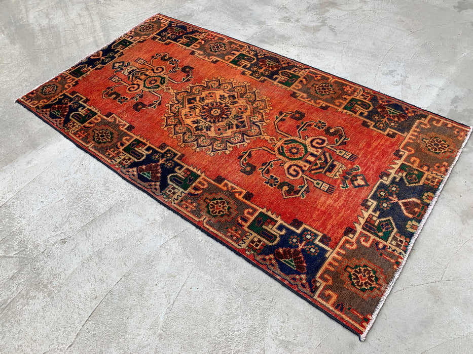 224 x 124 cm handgeknoopt Perzisch wollen tapijt in roest, marineblauw en olijfgroen met stam-geometrisch medaillonmotief | KBHM-1112