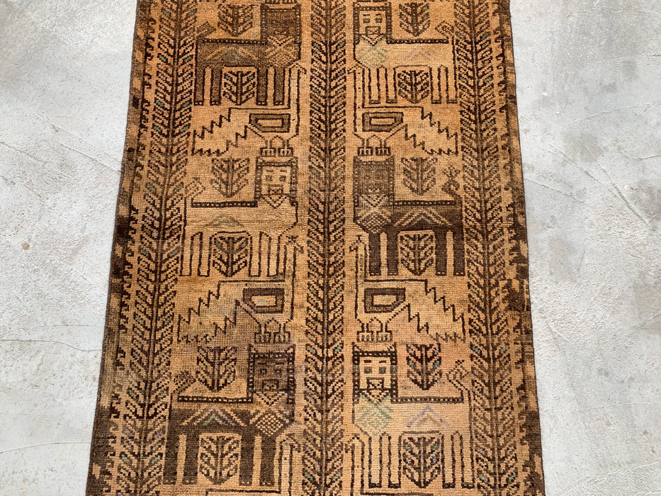 208 x 81 cm handgeknoopt Perzisch wollen loperkleed in beige, bruin & taupe met tribaal figuurlijk ontwerp | KBHM-1113