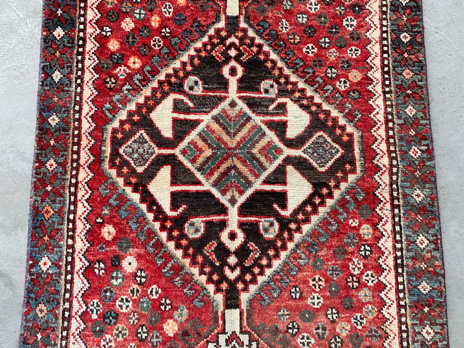 KBHM-1129 Handgeknoopt Perzisch wollen loper-tapijt – 307 cm x 99 cm Rood, ivoor & blauw stammenmedaillon loper