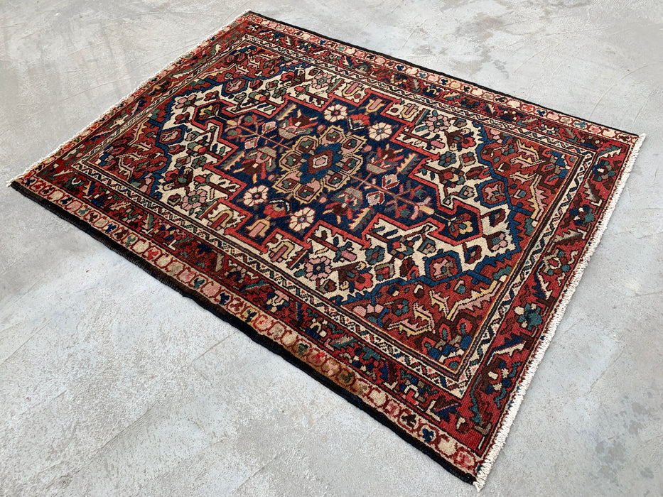 Handgeknoopt Perzisch wollen tapijt 6'1" x 4'6" – Ivoor, marineblauw & rood | KBHM-1133