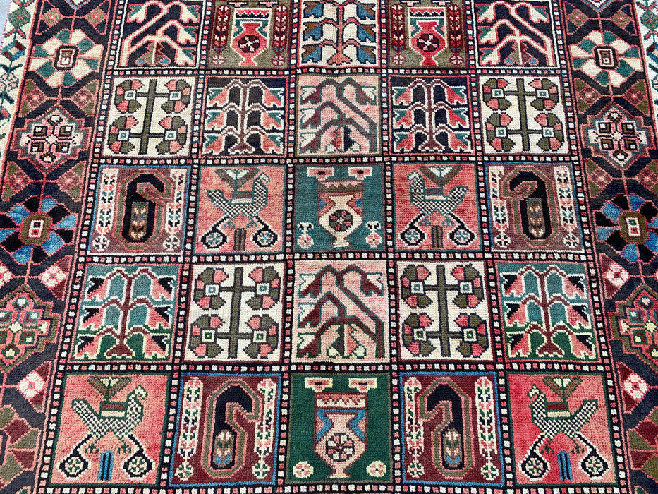 277 x 163 cm handgeknoopt Perzisch wollen tapijt in ivoor, marineblauw, taupe, blush & talinggroen met traditioneel paneelontwerp | KBHM-1138