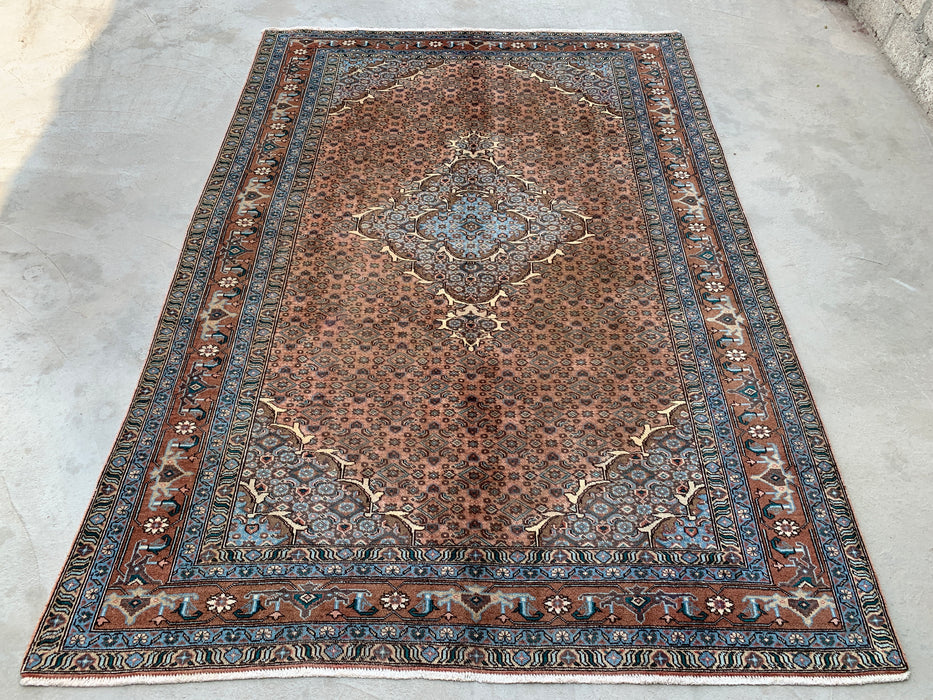 Handgemaakt Perzisch wollen vloerkleed 213x305 cm - Taupe, blauw & bruin traditioneel medaillon Perzisch stijl kleed - Exacte afmeting 279 x 198 cm - KBHM-1144
