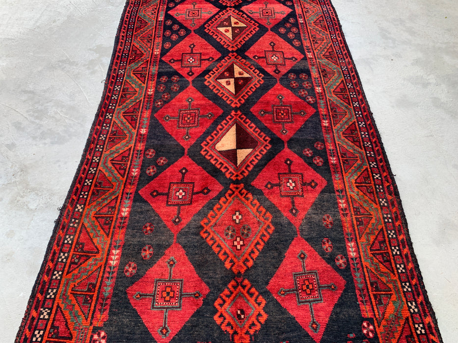 KBHM-1146 Handgeknoopt Perzisch wollen tapijt – 279 cm x 145 cm rood, zwart & groen tribaal geometrisch vloerkleed