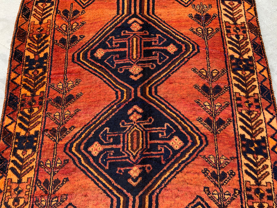 KBHM-1156 Handgeknoopt Perzisch wollen vloerkleed – 259 x 142 cm Roest, oranje & marineblauw tribaal geometrisch vloerkleed