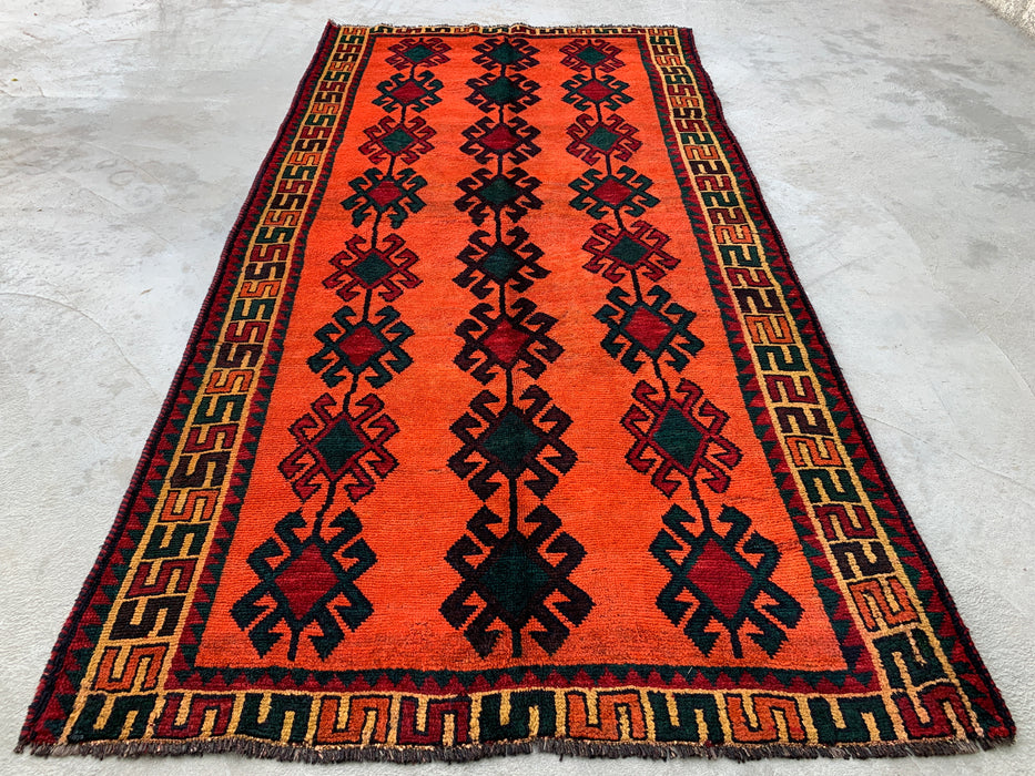 KBHM-1157 Handgeknoopt Perzisch wollen tapijt – 287 cm x 152 cm oranje, groen & bordeauxrood tribaal geometrisch vloerkleed