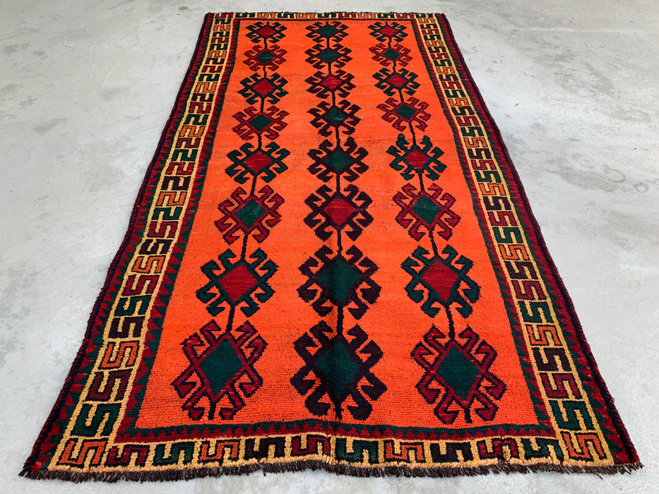 KBHM-1157 Handgeknoopt Perzisch wollen tapijt – 287 cm x 152 cm oranje, groen & bordeauxrood tribaal geometrisch vloerkleed