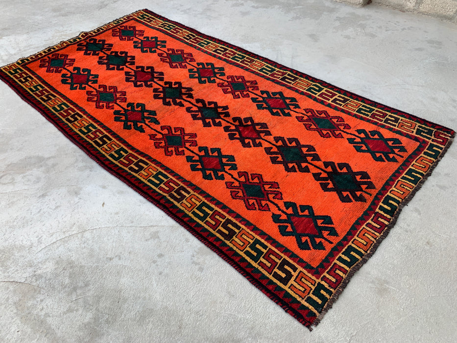 KBHM-1157 Handgeknoopt Perzisch wollen tapijt – 287 cm x 152 cm oranje, groen & bordeauxrood tribaal geometrisch vloerkleed