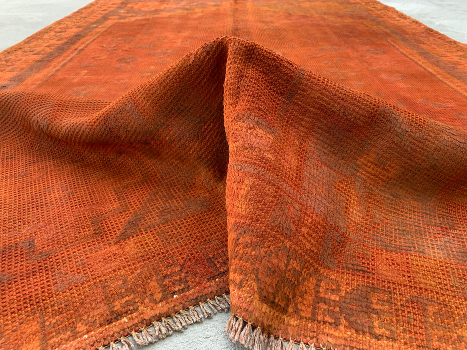 Vintage handgeknoopt Perzisch wollen tapijt 236 x 150 cm – Overdyed roestoranje vloerkleed – KBHM-1164