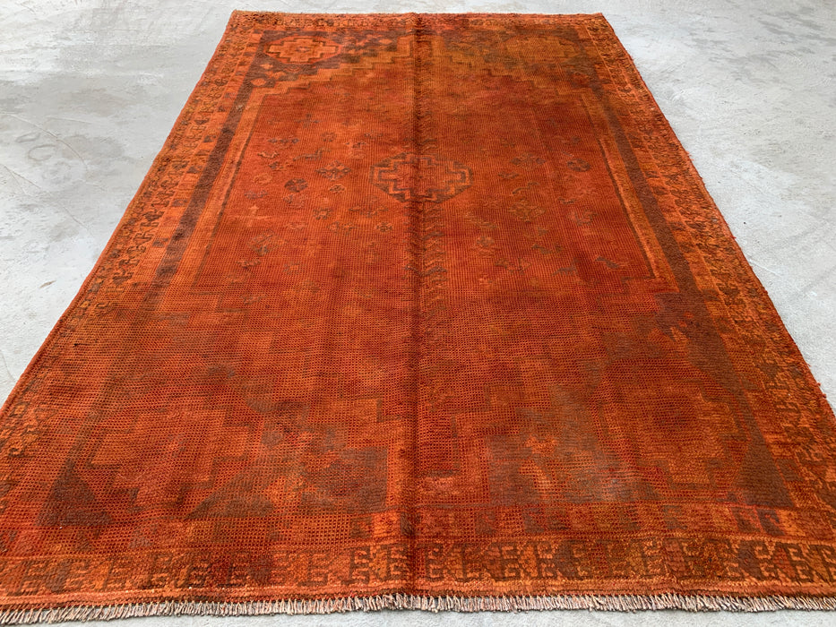 Vintage handgeknoopt Perzisch wollen tapijt 236 x 150 cm – Overdyed roestoranje vloerkleed – KBHM-1164