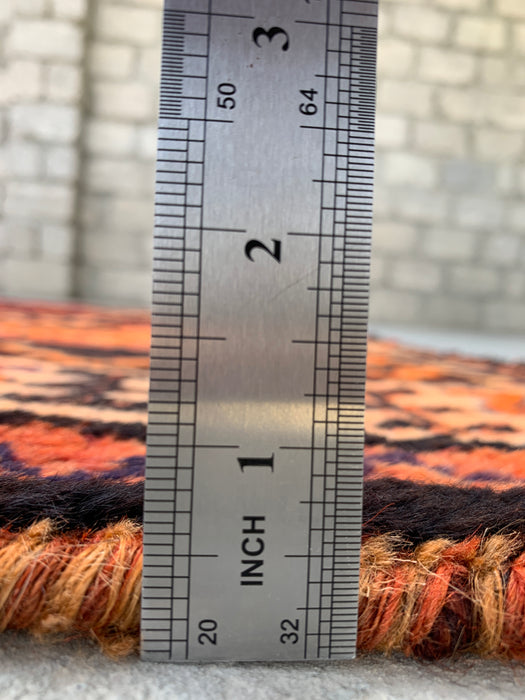 251 x 157 cm handgeknoopt Perzisch wollen tapijt in roest, perzik, bruin & ivoor met tribaal geometrisch ontwerp | KBHM-1167