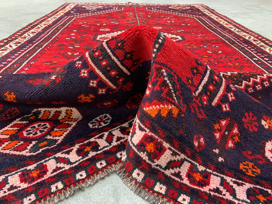 Handgeknoopt Perzisch wollen vloerkleed 241 x 145 cm rood/marineblauw tribaal karpet - KBHM-1170