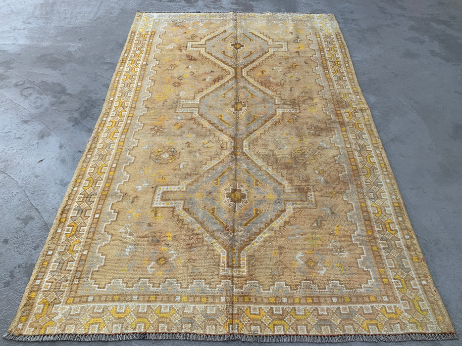 Handgeknoopt Perzisch wollen vloerkleed 239 x 155 cm, beige, ivoor & zachtgeel tribaal medaillon karpet - KBHM-1173