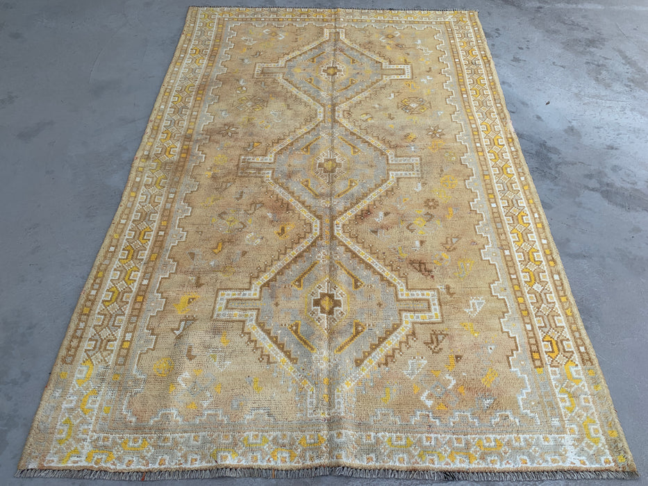Handgeknoopt Perzisch wollen vloerkleed 239 x 155 cm, beige, ivoor & zachtgeel tribaal medaillon karpet - KBHM-1173