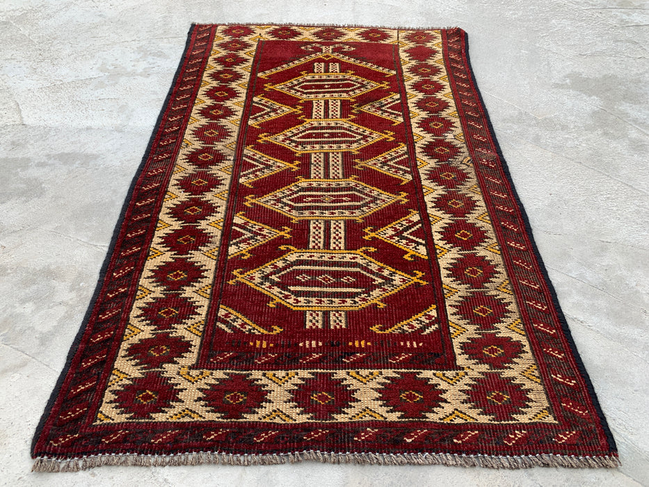 KBHM-1190 Handgeknoopt Perzisch wollen tapijt – 104 x 66 cm Rood, ivoor & zwart tribaal accentkleed