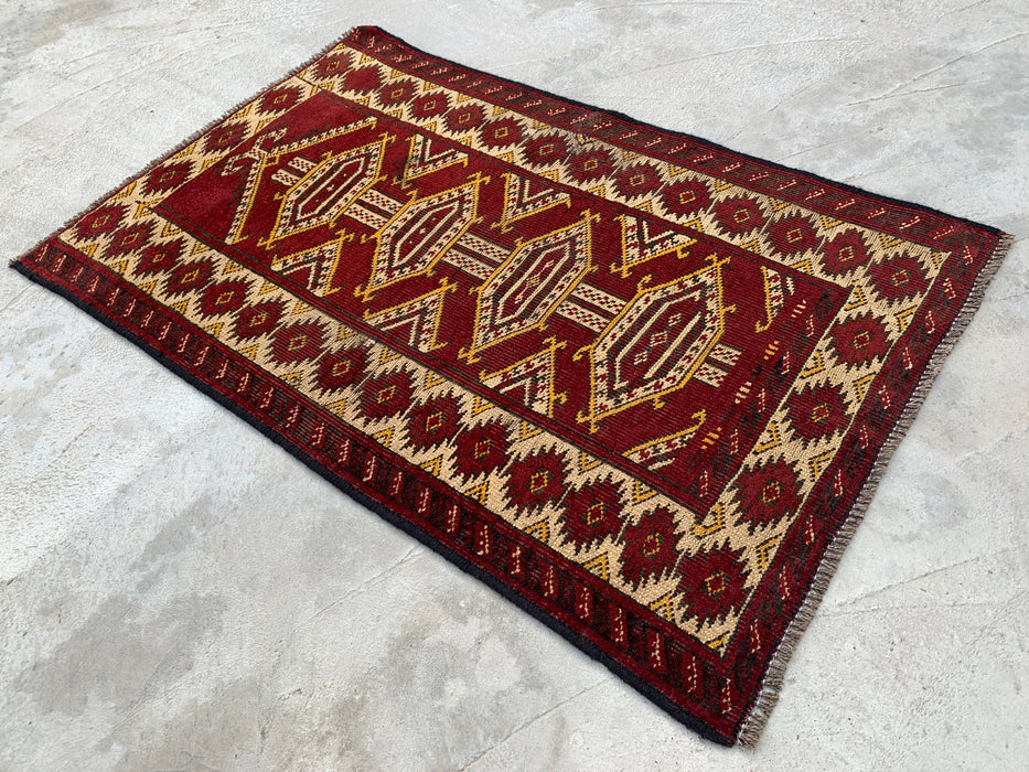 KBHM-1190 Handgeknoopt Perzisch wollen tapijt – 104 x 66 cm Rood, ivoor & zwart tribaal accentkleed