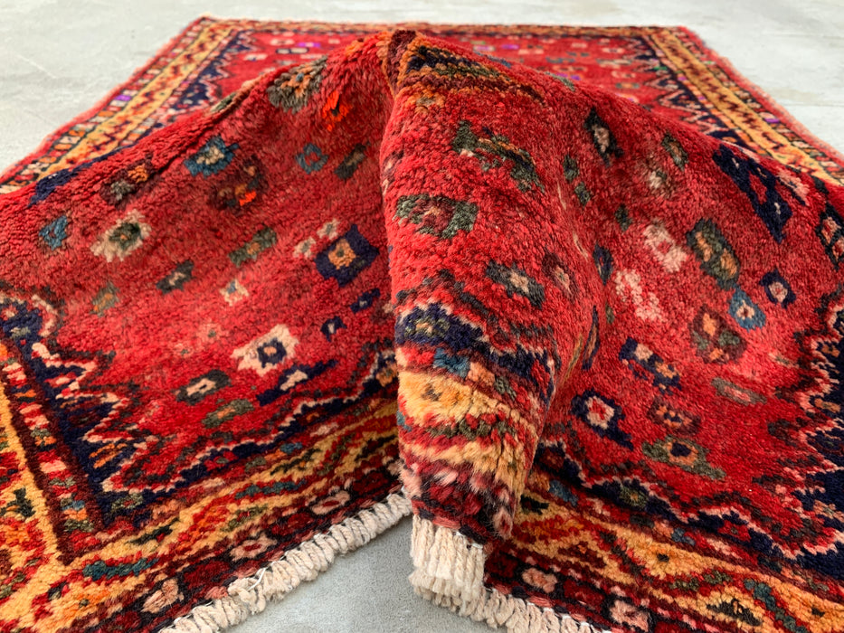 Handgeknoopt Perzisch wollen vloerkleed 117 x 84 cm Rood, Marineblauw & Ivoor Tribaal accentkleed - KBHM-1192