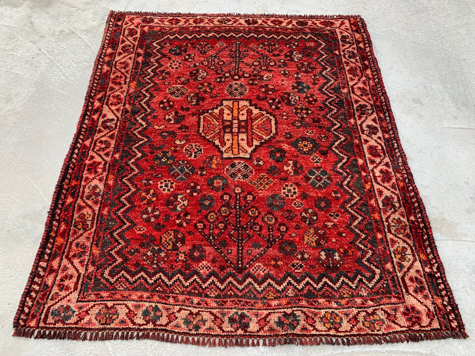 KBHM-1195 Handgeknoopt Perzisch wollen tapijt – 112 cm x 94 cm Rood, ivoor & marineblauw tribaal accentkleed