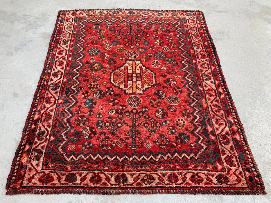 KBHM-1195 Handgeknoopt Perzisch wollen tapijt – 112 cm x 94 cm Rood, ivoor & marineblauw tribaal accentkleed