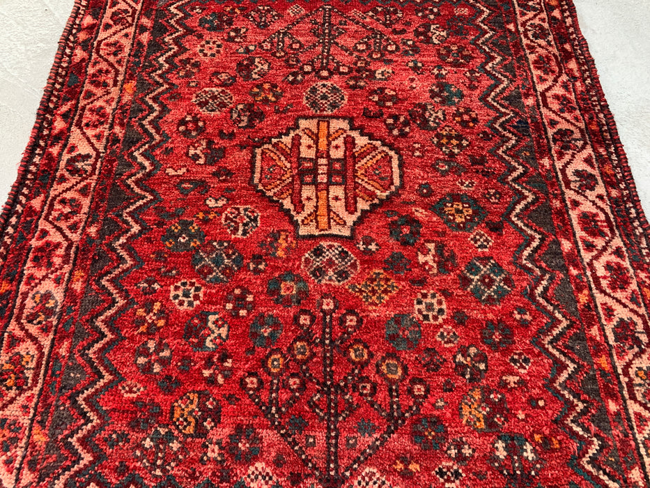 KBHM-1195 Handgeknoopt Perzisch wollen tapijt – 112 cm x 94 cm Rood, ivoor & marineblauw tribaal accentkleed