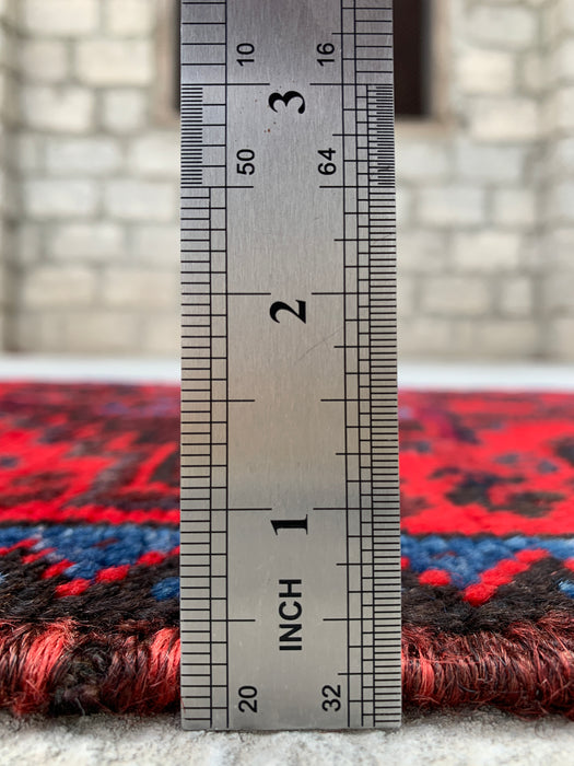 KBHM-1197 Handgeknoopt Perzisch wollen loper-kleed – 132 cm x 51 cm Rood, marineblauw & zwart tribaal accentkleed